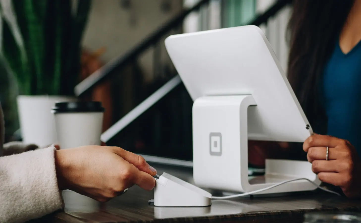 Komisija atbalsta prasību, ka saziņai ar patērētājiem jānotiek latviešu valodā