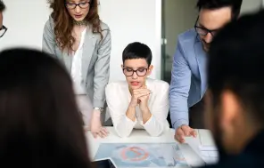 Jauns likumprojekts paredz darba devējiem pienākumu pamatot algu atšķirības vai tās novērst