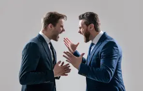 Saeimas komisija skata priekšlikumus grozījumiem Darba likumā, strīdīgākos atliek uz martu