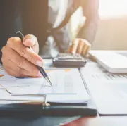 Finanšu ministrija iezīmē izaicinošu fiskālo telpu 2026.–2030. gadam