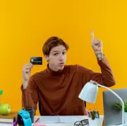 Ātro kredītu sniedzēji varēs reklamēties, bet ar stingriem nosacījumiem