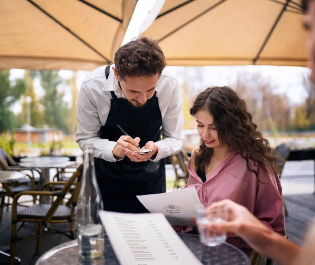 Viedoklis: kāpēc virsstundu piemaksas kavē Latvijas izaugsmi