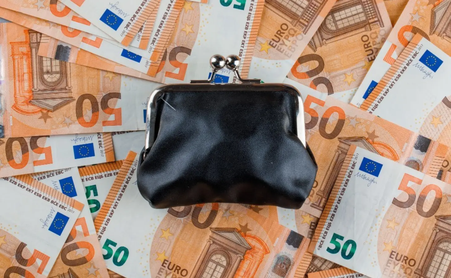 Vispārējās valdības parāds 2025. gada beigās veidoja 46,9% no IKP