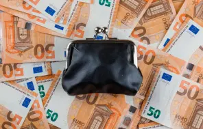 Vispārējās valdības parāds 2025. gada beigās veidoja 46,9% no IKP