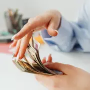 Kopējais darbinieku atalgojums valstī 2025. gadā pieaudzis par 6,4%