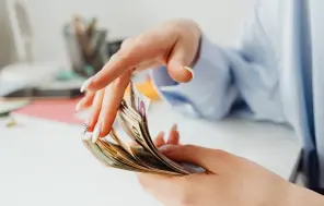 Kopējais darbinieku atalgojums valstī 2025. gadā pieaudzis par 6,4%