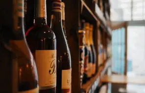 VID sniedz zaļo gaismu alkohola pasūtīšanai ar QR kodiem