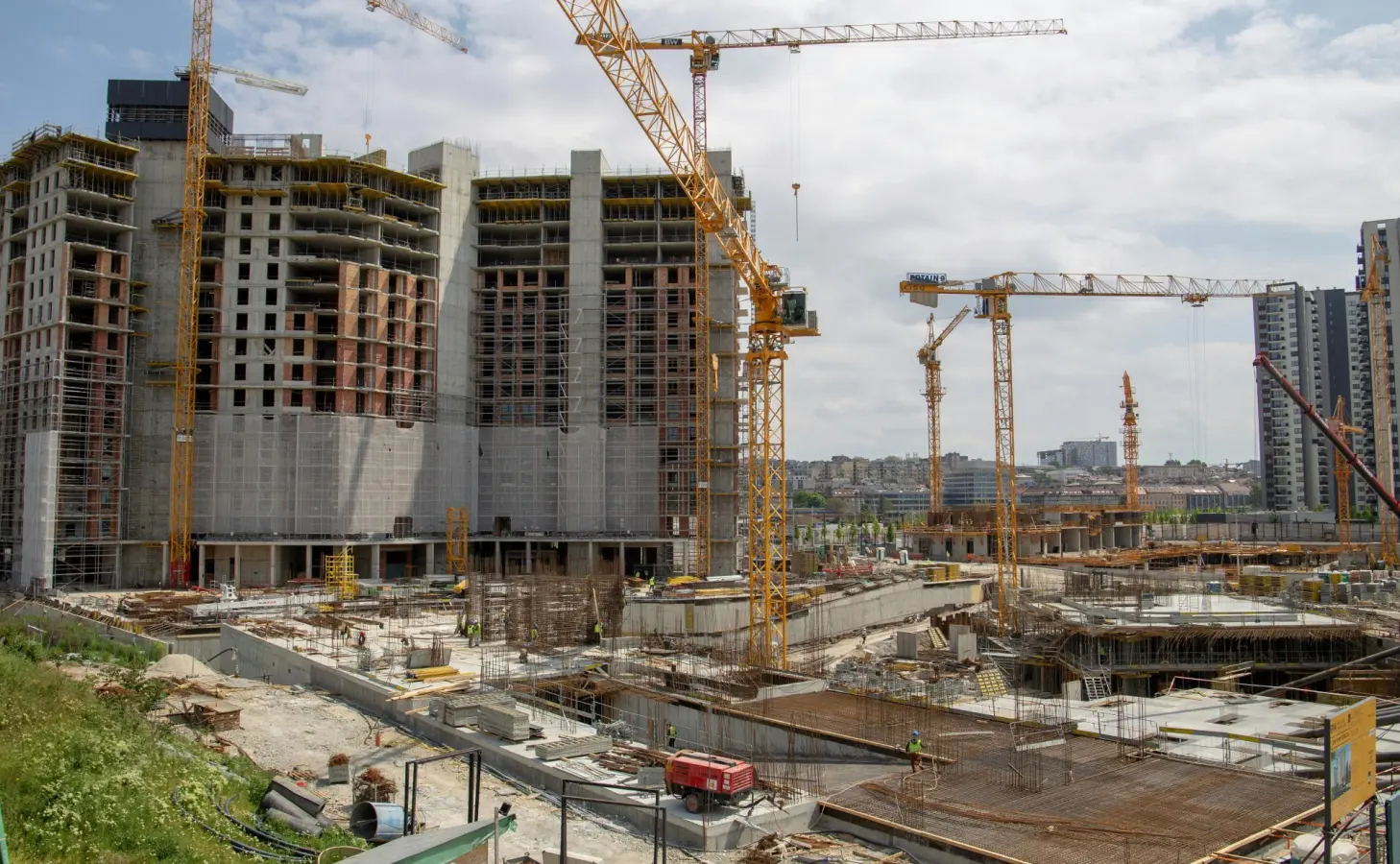 Kā aprēķināt un atspoguļot līgumu izpildes pakāpi būvniecības grāmatvedībā?