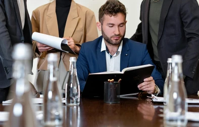 Kritiska kļūda VID procesā: kāpēc tiesa atcēla lēmumu par 140 000 € piedziņu no valdes locekļa?