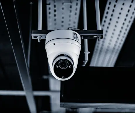 Vai uzņēmums drīkst skatīties videonovērošanas kameru attēlus reāllaikā?