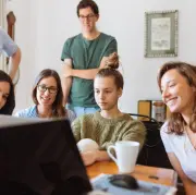 Uzņēmumiem neļaus aizstāt algotu darbu ar brīvprātīgajiem