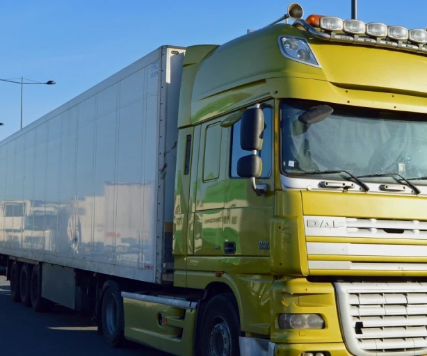 Saeima atbalsta vinješu likmju izmaiņas komerctransportam līdz 3,5 tonnām no nākamā gada