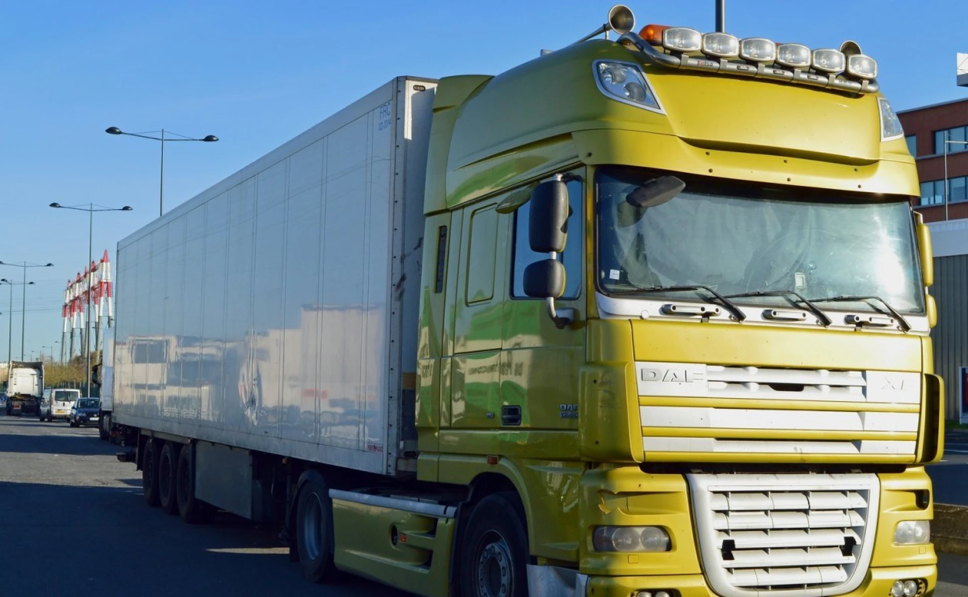 Saeima atbalsta vinješu likmju izmaiņas komerctransportam līdz 3,5 tonnām no nākamā gada