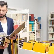 Vai darba devējs var pieprasīt iesniegt bērna dzimšanas apliecības kopiju?