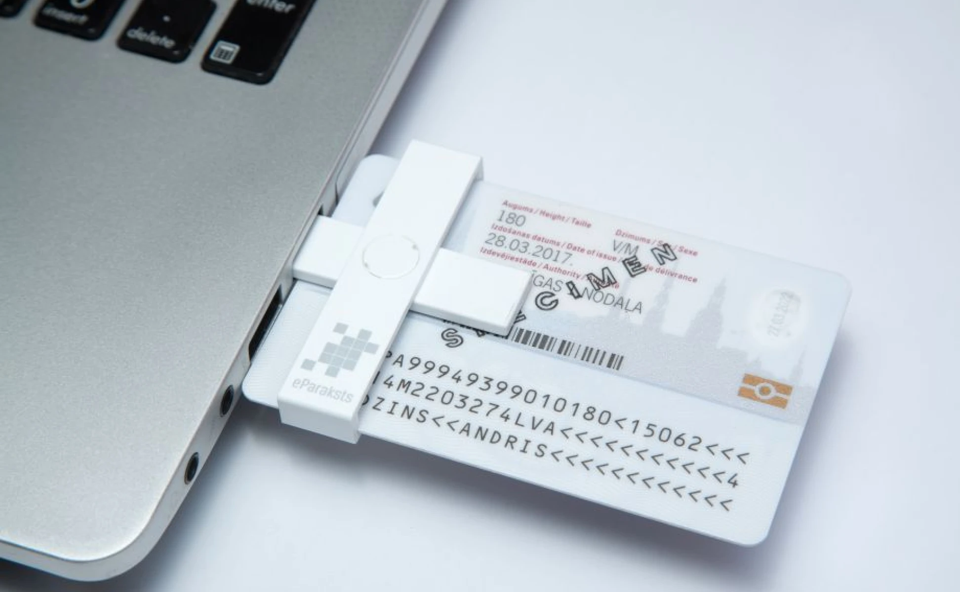 Uzņēmumu reģistrs nodrošinās ar eZīmogu apliecinātas bezmaksas izziņas