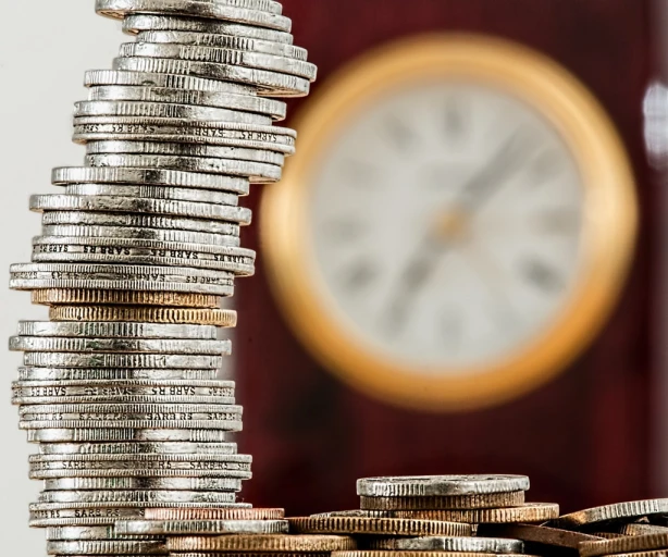 FM saskata efektivitāti, patērētāju aizstāvji – apdraudējumu: nebanku kreditētāju uzraudzības reforma izraisa asas diskusijas