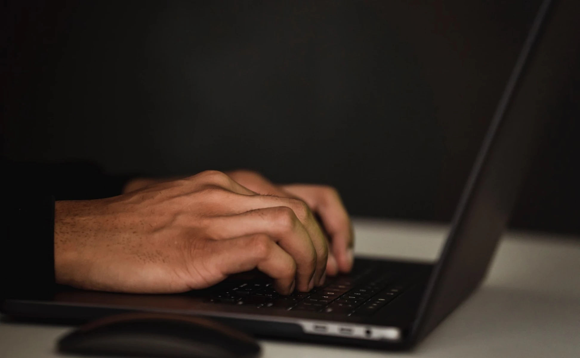 Strādā ārzemēs, bet esi Latvijas rezidents? Kas jāzina par nodokļiem un deklarācijām