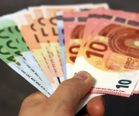 LM piedāvā nākamgad minimālo algu paaugstināt līdz 835 eiro