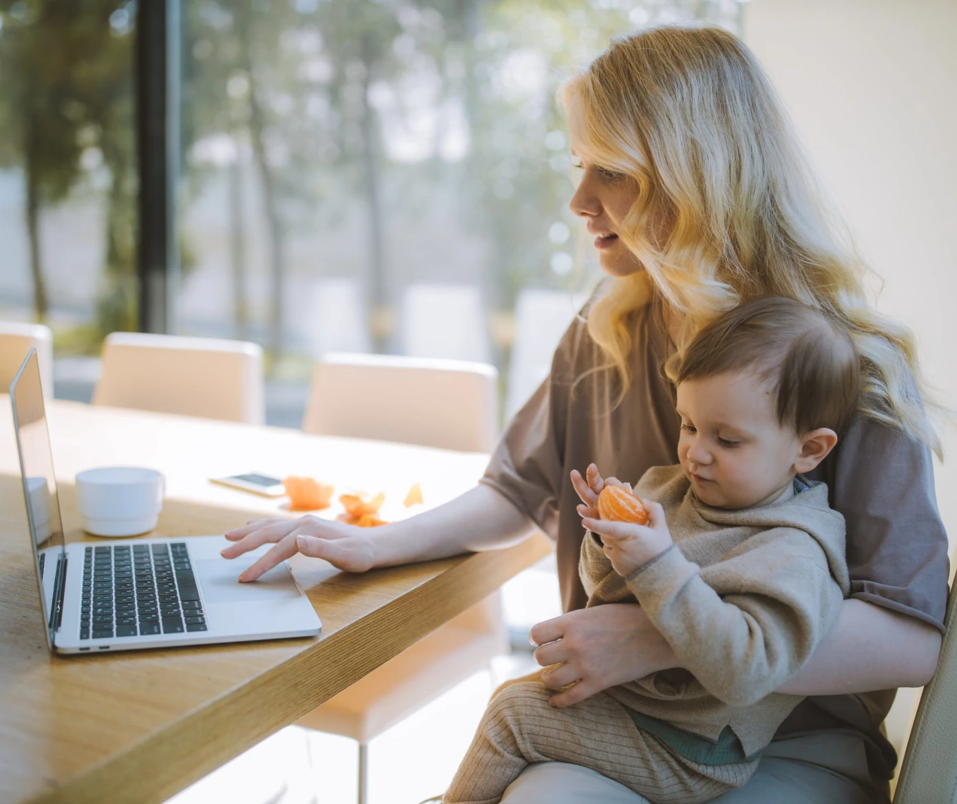 Kā minimimālās algas un neapliekamā minimuma izmaiņas ietekmē darbiniekus un darba devējus?