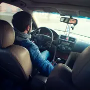 Taksometru nozare 13. aprīlī rīkos protesta akciju pret digitālo platformu pakalpojumu sniedzēju cenu politiku