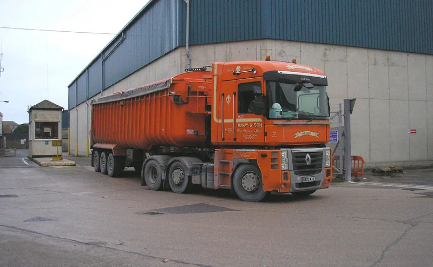 Simtiem pārkāpumu un apturētas kravas sankciju kontroles rezultātā