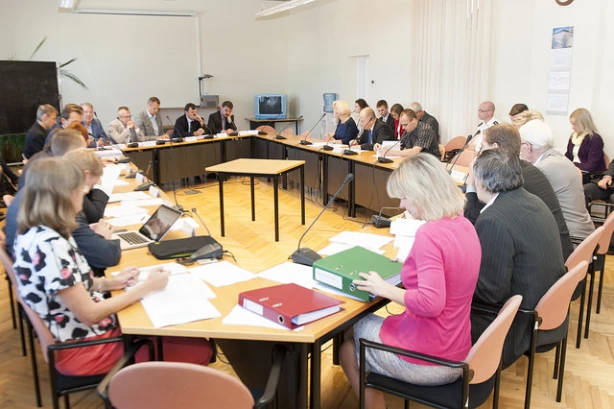 Veidos personu kredītvēsturi, kopējo parādsaistību apmēru atspoguļos kredītinformācijas birojā