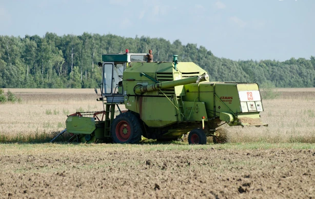 Lauksaimniekiem vienoto platības maksājuma avansu piešķirs kā īstermiņa bezprocentu aizdevumu
