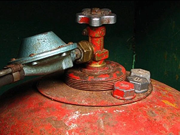 Sarkanos  gāzes balonus ļaus mājsaimniecībām lietot līdz 2017. gada beigām