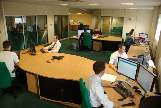 Vai summētā darba laika gadījumā jāapmaksā svētku diena, ja darbinieks tajā nav strādājis?