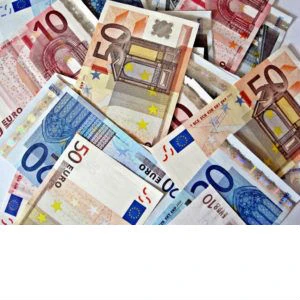 Latvijas iedzīvotāju kredītsaistības sasniedz vairāk nekā sešus miljardus eiro