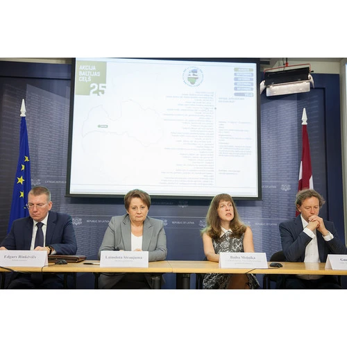 Atklāts Baltijas ceļa 25.gadadienas pasākumu kalendārs, aicina tiešsaistē rakstīt atmiņu stāstus