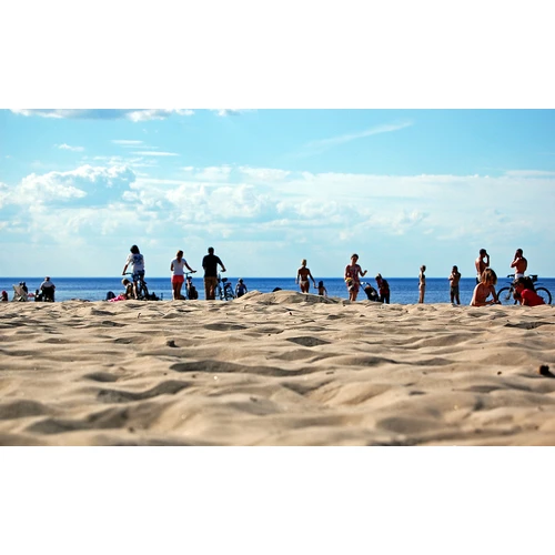 Pirms lemt par papildu brīvdienas ieviešanu, vērtēs tās iespējamās sekas uz tautsaimniecību