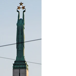 Saeima konceptuāli atbalsta likumprojektu, kas noteiks Brīvības pieminekļa un Rīgas Brāļu kapu juridisko statusu