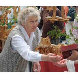 81% Latvijas iedzīvotāju domā, ka pensionāriem jāpiešķir PVN atlaides pārtikai, medikamentiem un apkurei