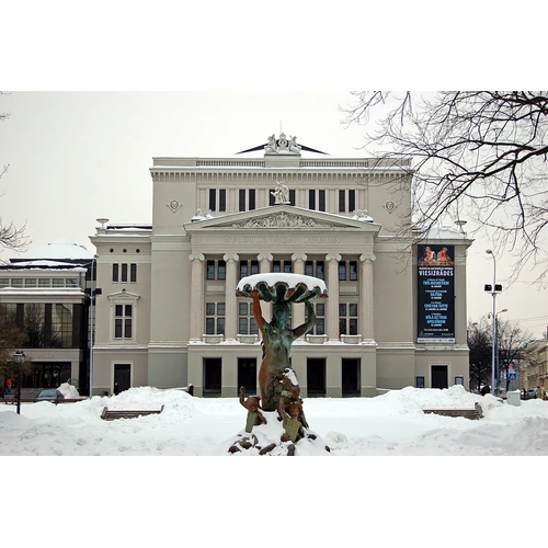 Maina Nacionālās operas nosaukumu