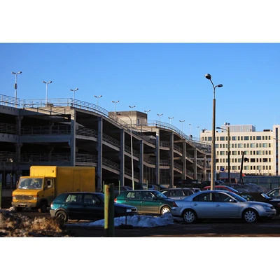 Rīgā atklāta pirmā "Park & Ride" stāvvieta 