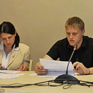 Plāno pagarināt māmiņalgas izmaksu pilnā apmērā līdz bērna pusotra gada vecumam