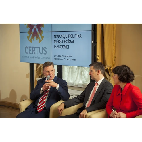 Ekonomisti rosina samazināt darbaspēka nodokļus un ieviest nulles UIN reinvestētajai peļņai