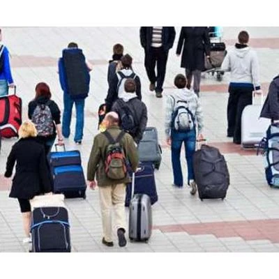 Zemā darba samaksa mudina darba ņēmējus pamest Latvijas darba tirgu