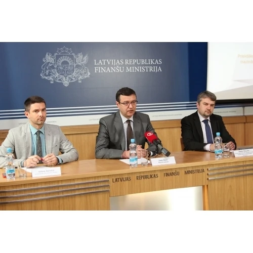 Prezentēti Finanšu ministrijas priekšlikumi diferencētā neapliekamā minimuma ieviešanai