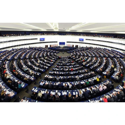 Eiropas parlaments: jāaizsargā arī strādājošie jaunajos nodarbinātības veidos