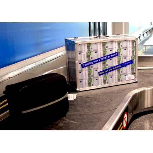 VID: Šķērsojot Eiropas Savienības ārējo robežu, jādeklarē skaidra nauda 10 000 eiro vai vairāk apmērā