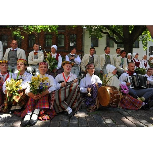 Neatbalsta iespēju Latvijas pilsoņiem bez latviskas izcelsmes mainīt tautības ierakstu