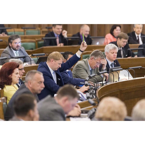 Saeima galīgajā lasījumā lems par sociālās apdrošināšanas pabalstu aprēķināšanas kārtības saglabāšanu