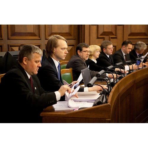 Saeima pieņem izmaiņas vēlēšanu likumos