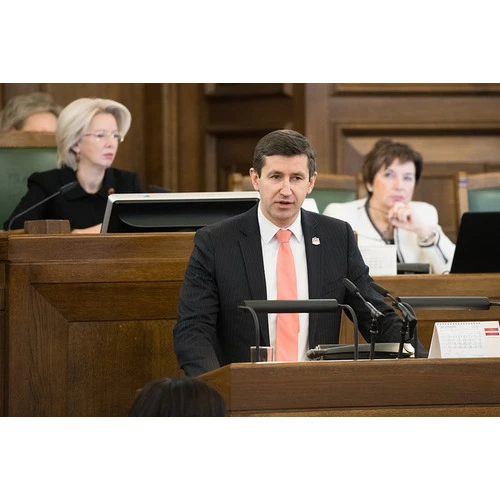 Galīgajā lasījumā atbalstīts 2019. gada “pagaidu budžets”