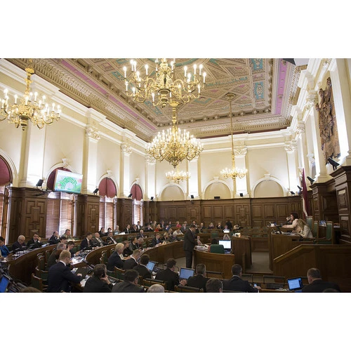 Saeima lemj, vai pastiprināt kriminālatbildību par transportlīdzekļa zādzību