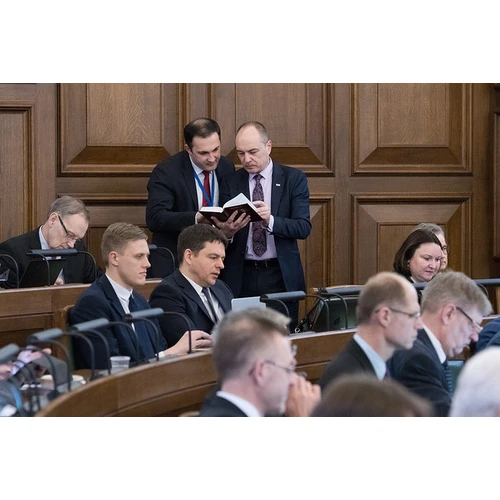 Pašreizējā sasaukuma Saeima steidz skatīt tās rīcībā nodotos likumprojektus