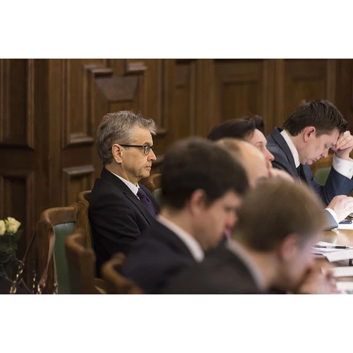 Kritizē sasteigto likumprojektu pieņemšanu