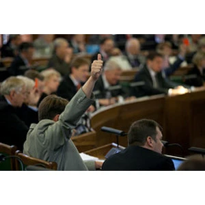 Saeima otrajā lasījumā pieņem Pilsonības likuma grozījumus